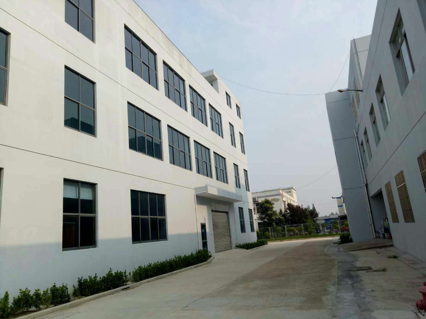 吴江松陵厂房出售，占地13.5米，双证齐全，面积5545，单层机械厂房